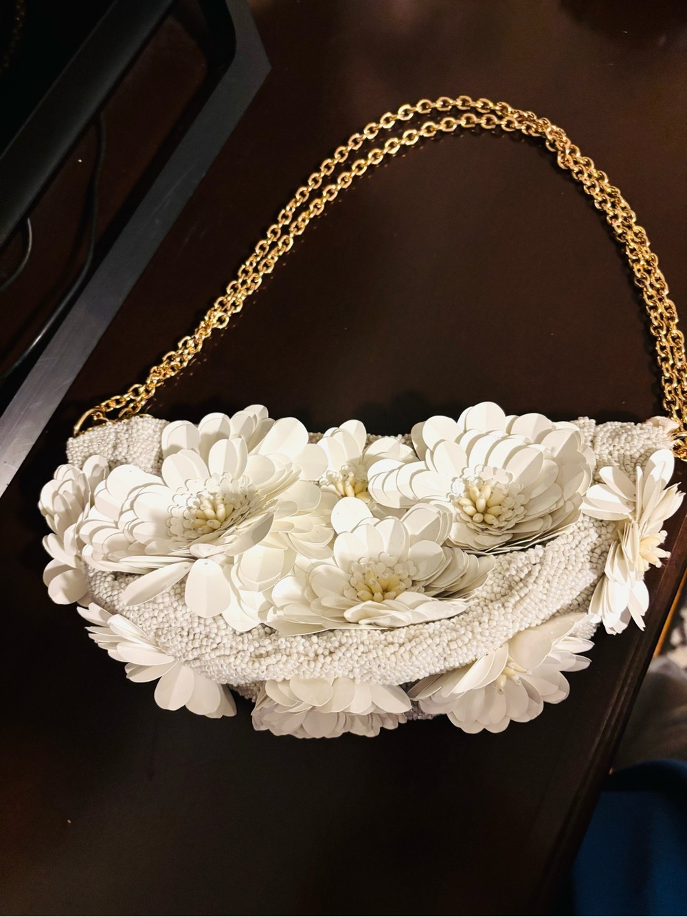 NWOT White Floral Beaded Appliqué Shoulder Bag with Gold Chain - Picture 5 of 9